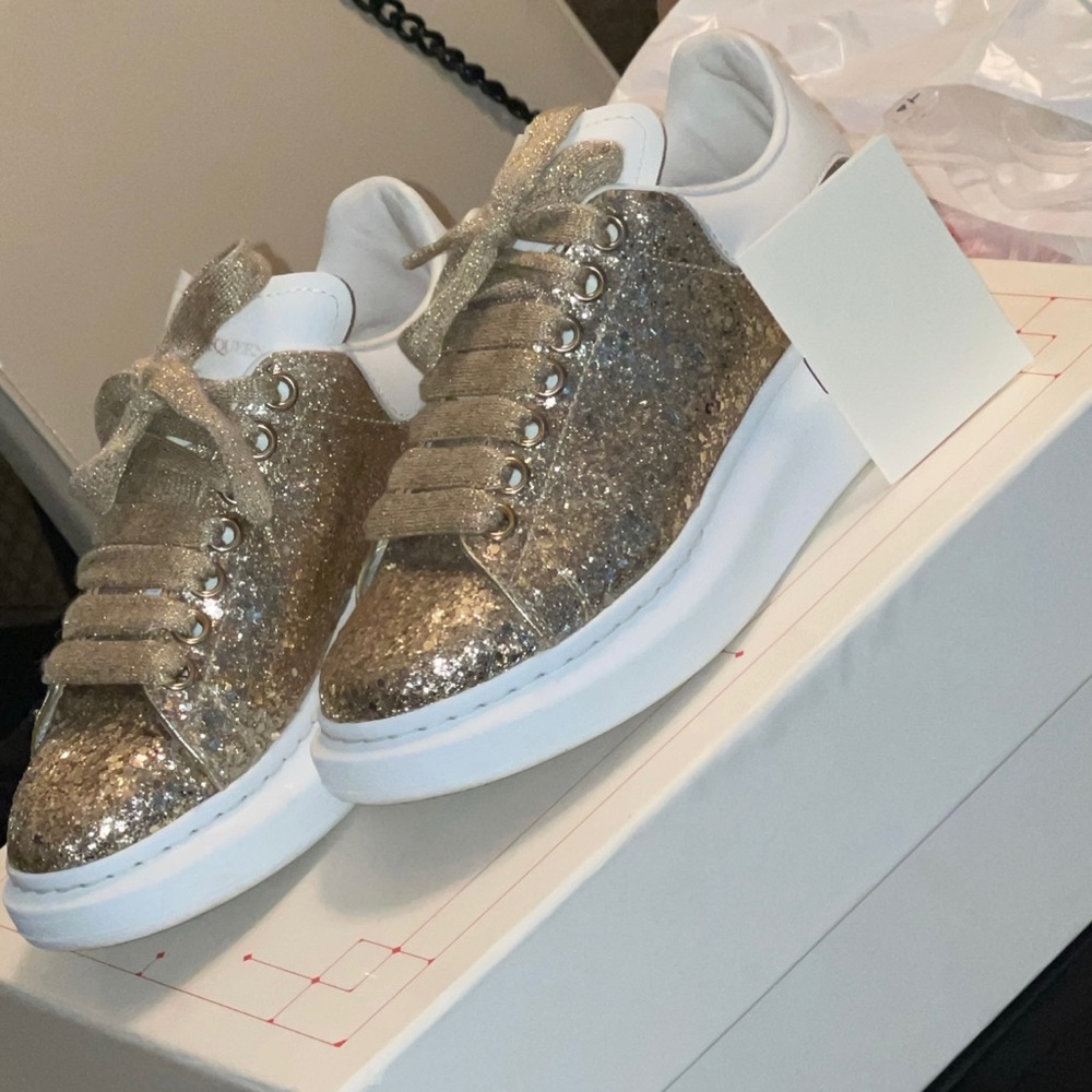 AUTHENTIC Alexander Mcqueens